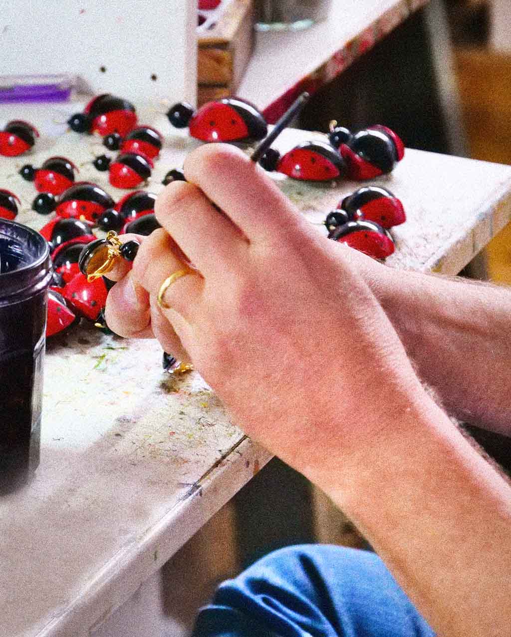 Peinture des boucles coccinelles rouges all-groups