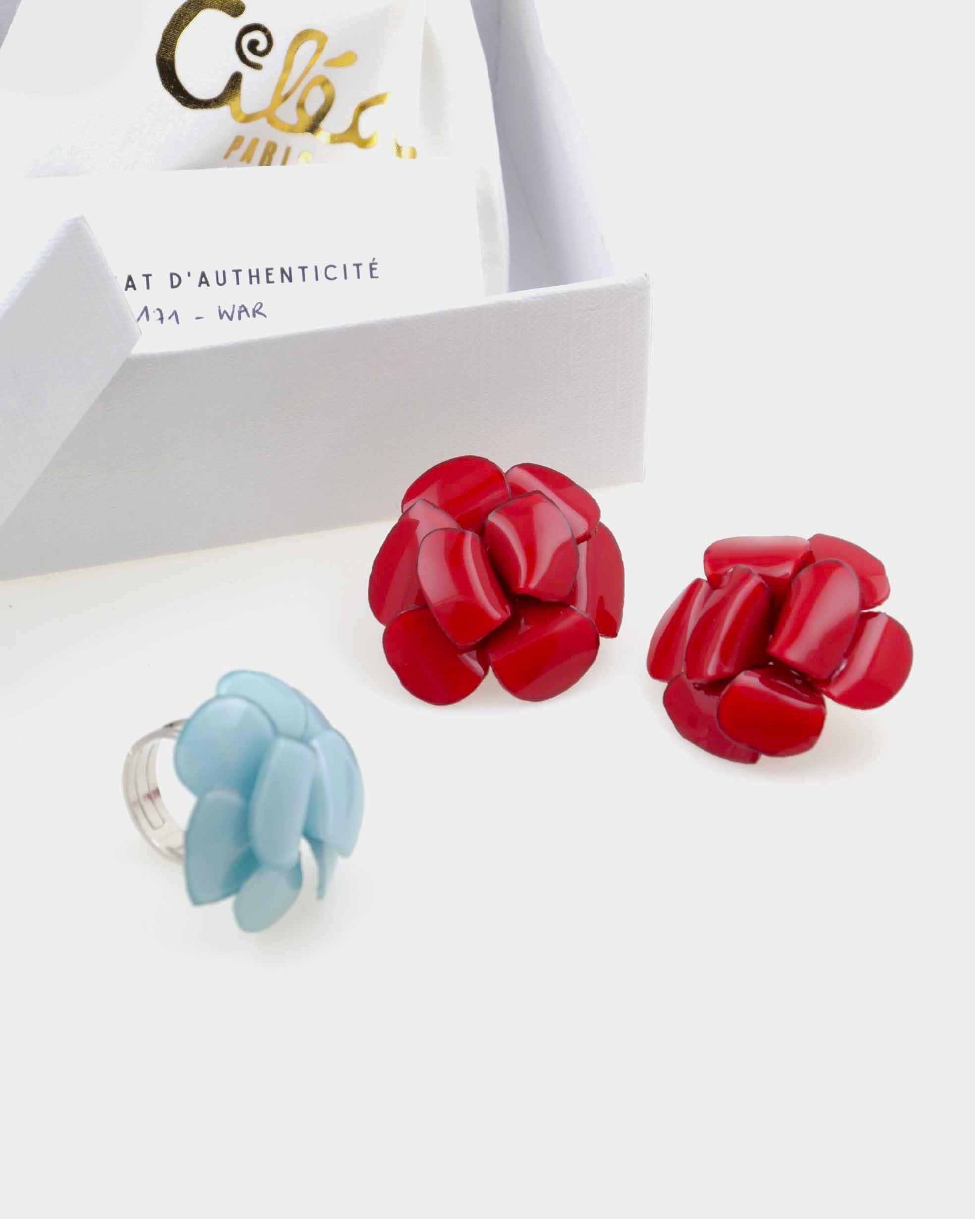 Cadeau personnalisé avec boucles d'oreilles rouges et bague bleue