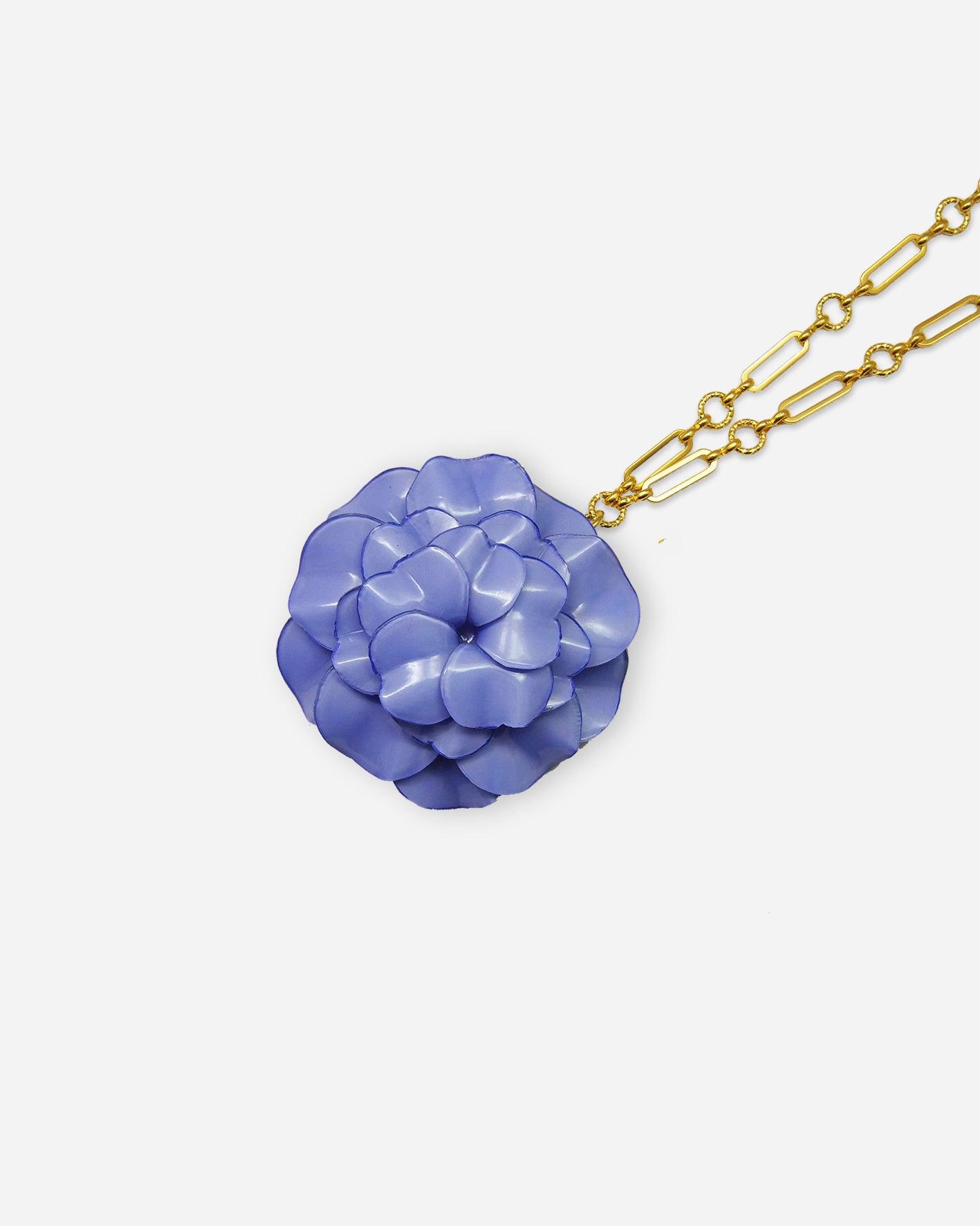 Grand pendentif original couleur bleuet avec chaine