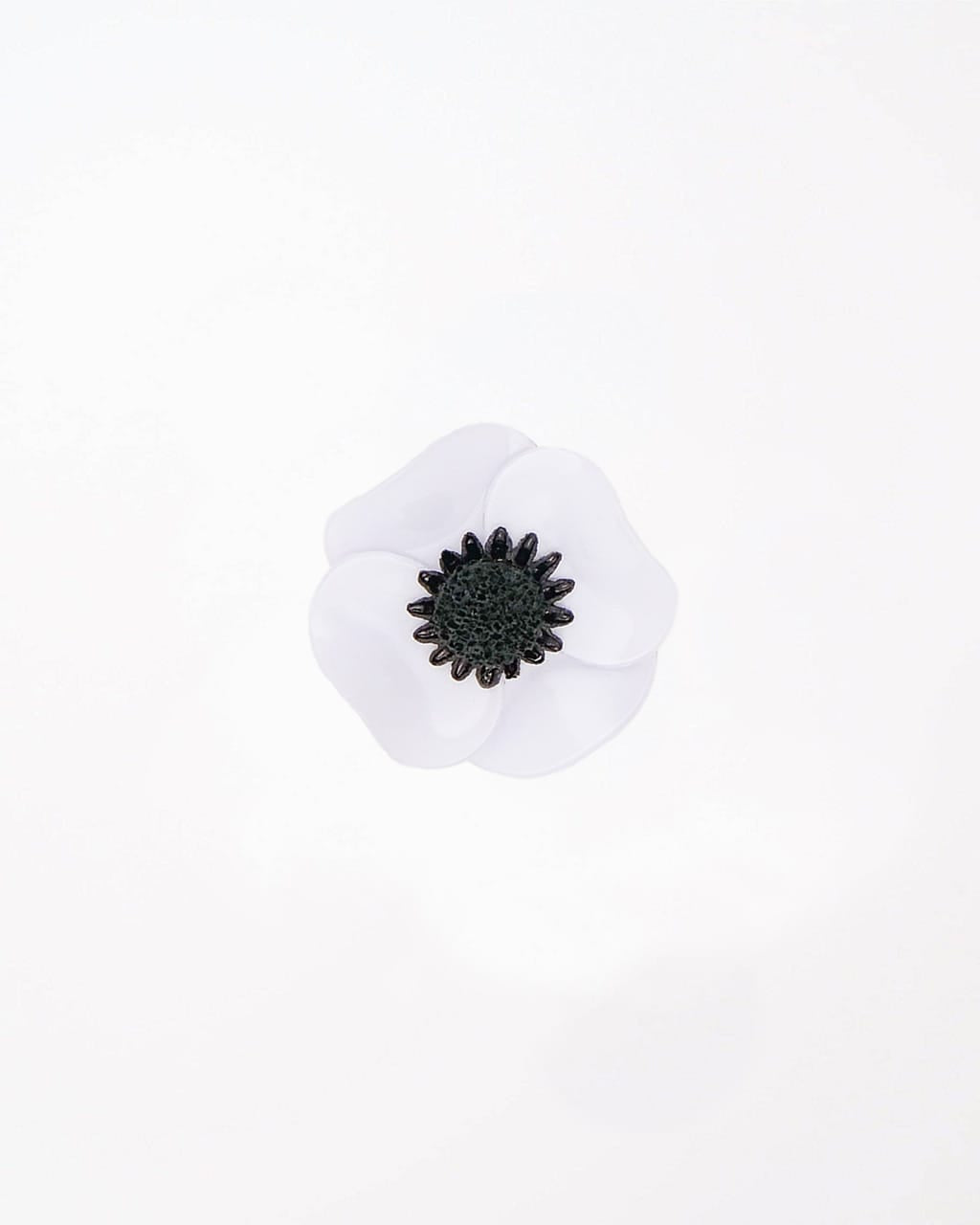 grande bague originale et tendance blanche Anémone, idéale pour un mariage