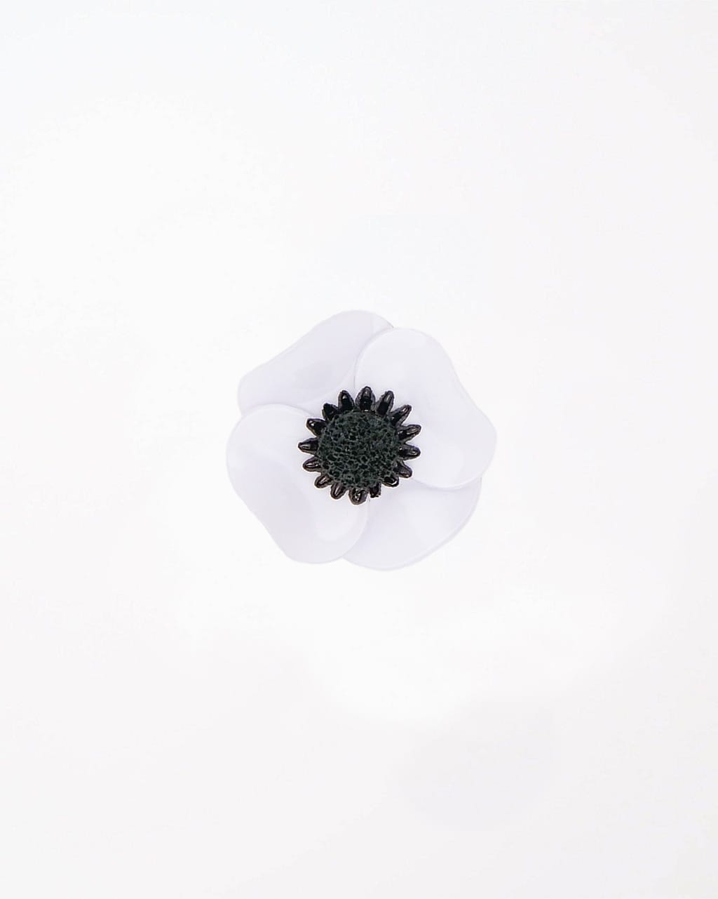 grande bague originale et tendance blanche Anémone, idéale pour un mariage