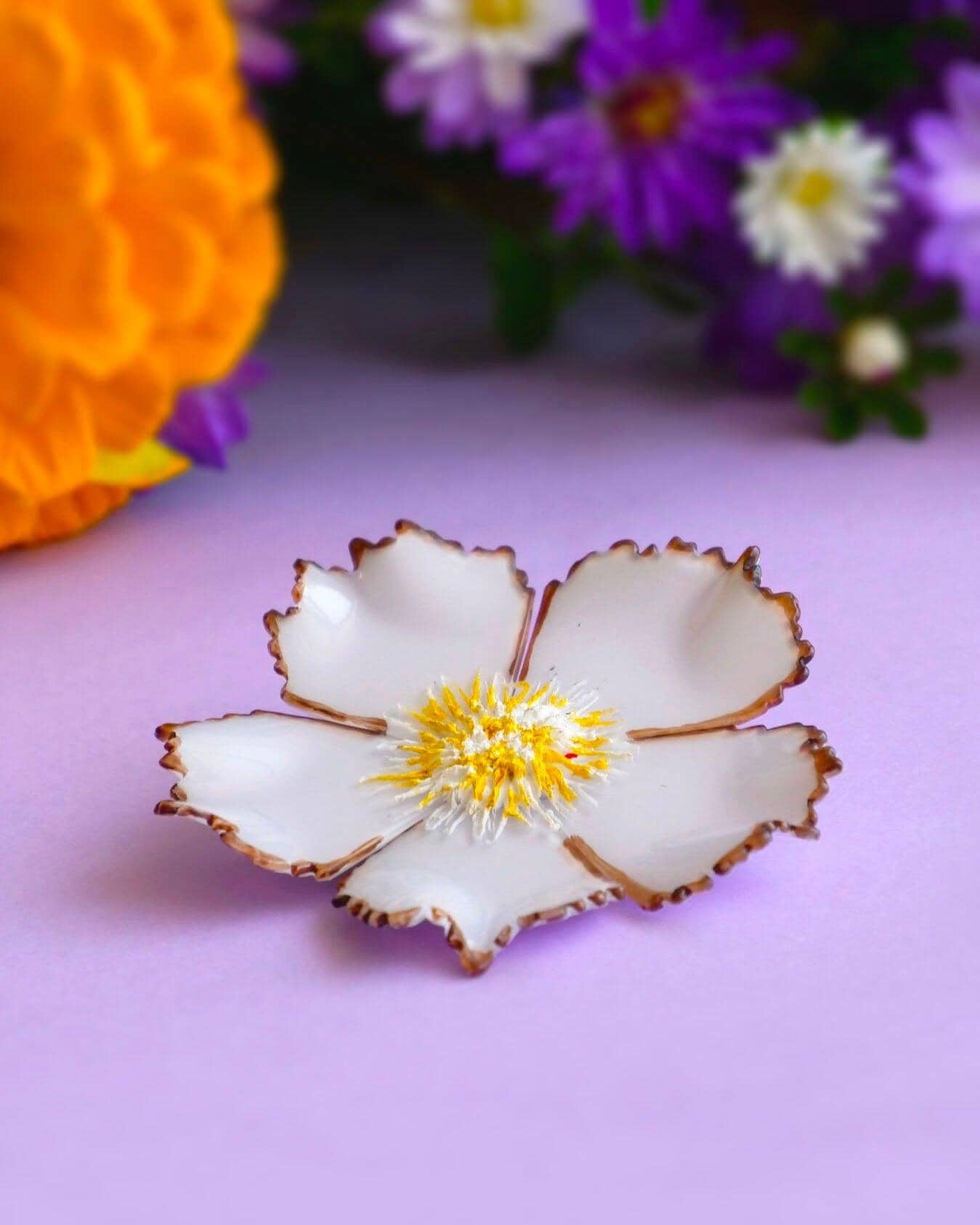 all-groups Grandes broches originales fleuries couleur blanc