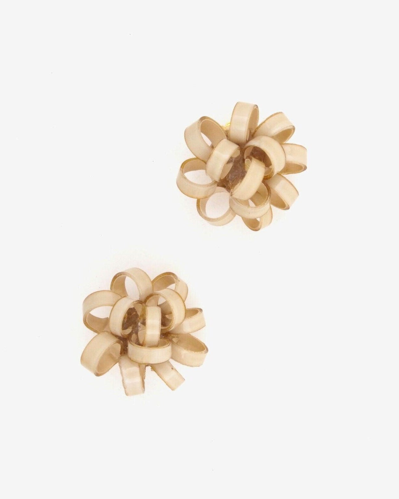 boucles d'oreilles couleur ivoire modèle court