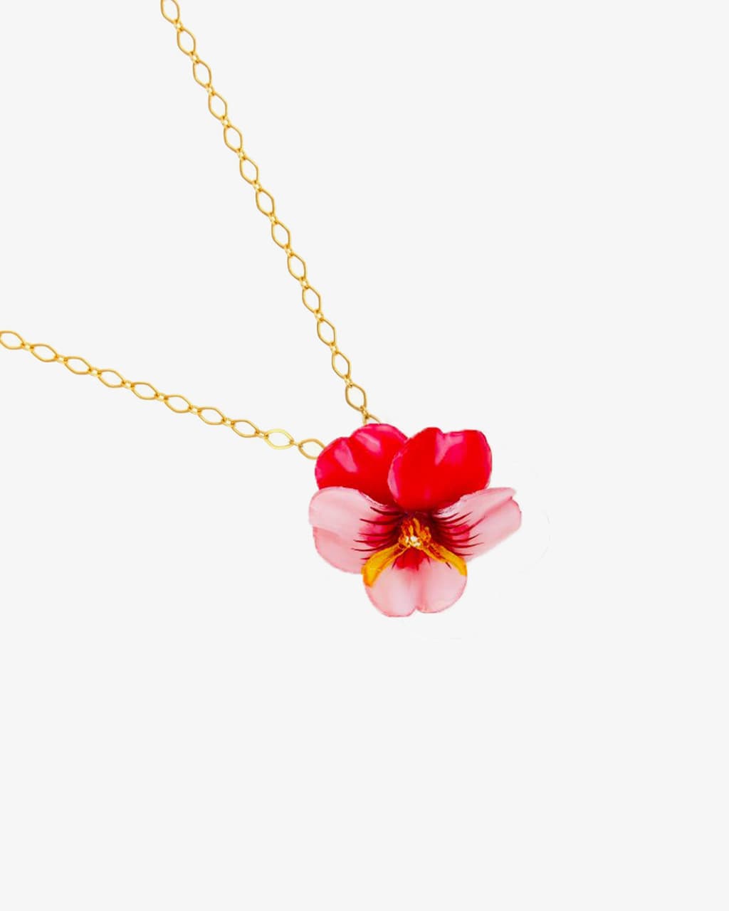 ce pendentif collier Pensée rose est composé d'une petite fleur pensée entièrement fabriquée à la main dans notre atelier rennais