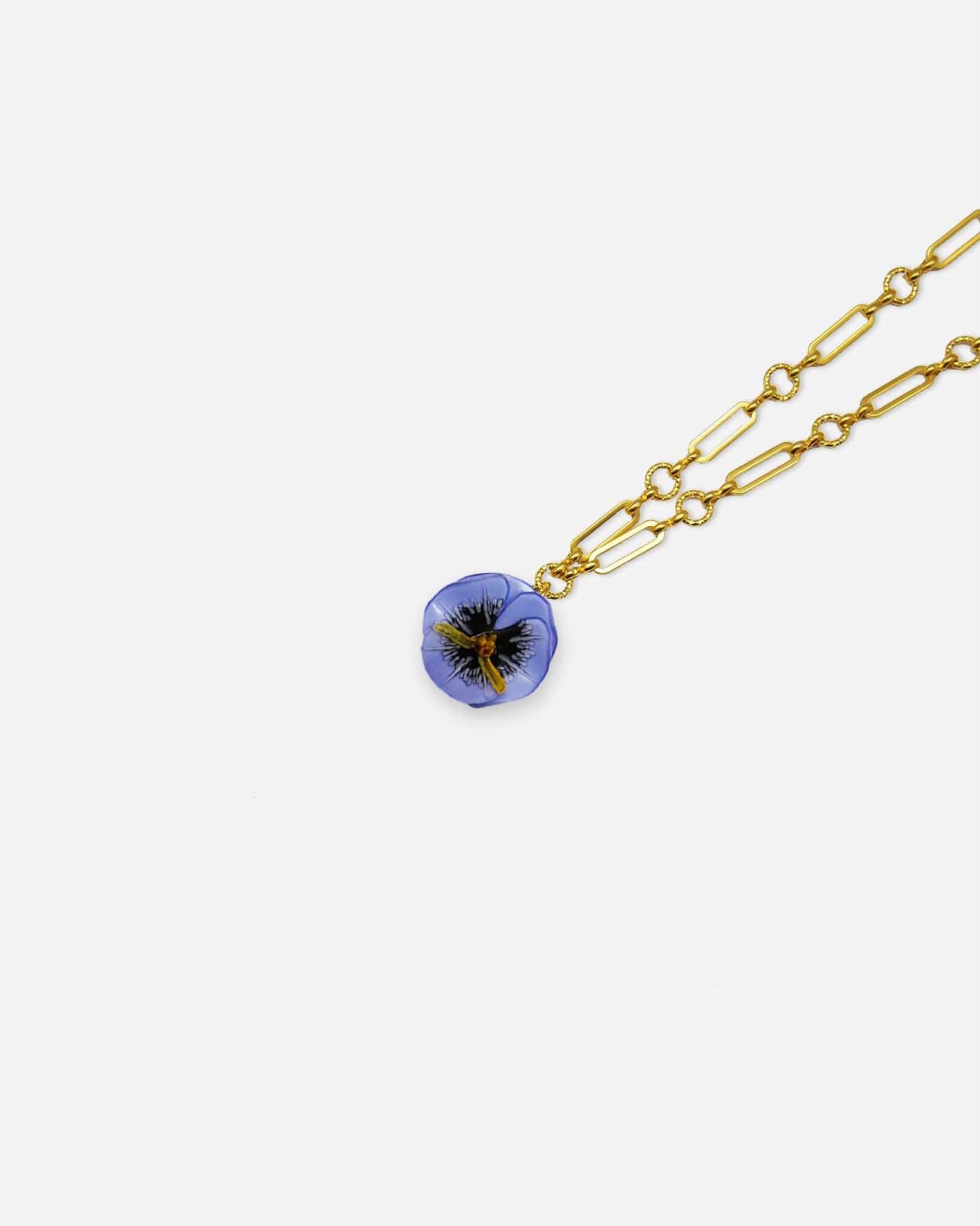 Pendentif femme original bleuet avec une chaine