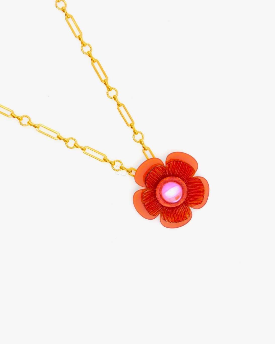 Le collier fleur Mona orange a été pensé et réalisé dans notre atelier par nos artisans bijoutier Ciléa Paris.