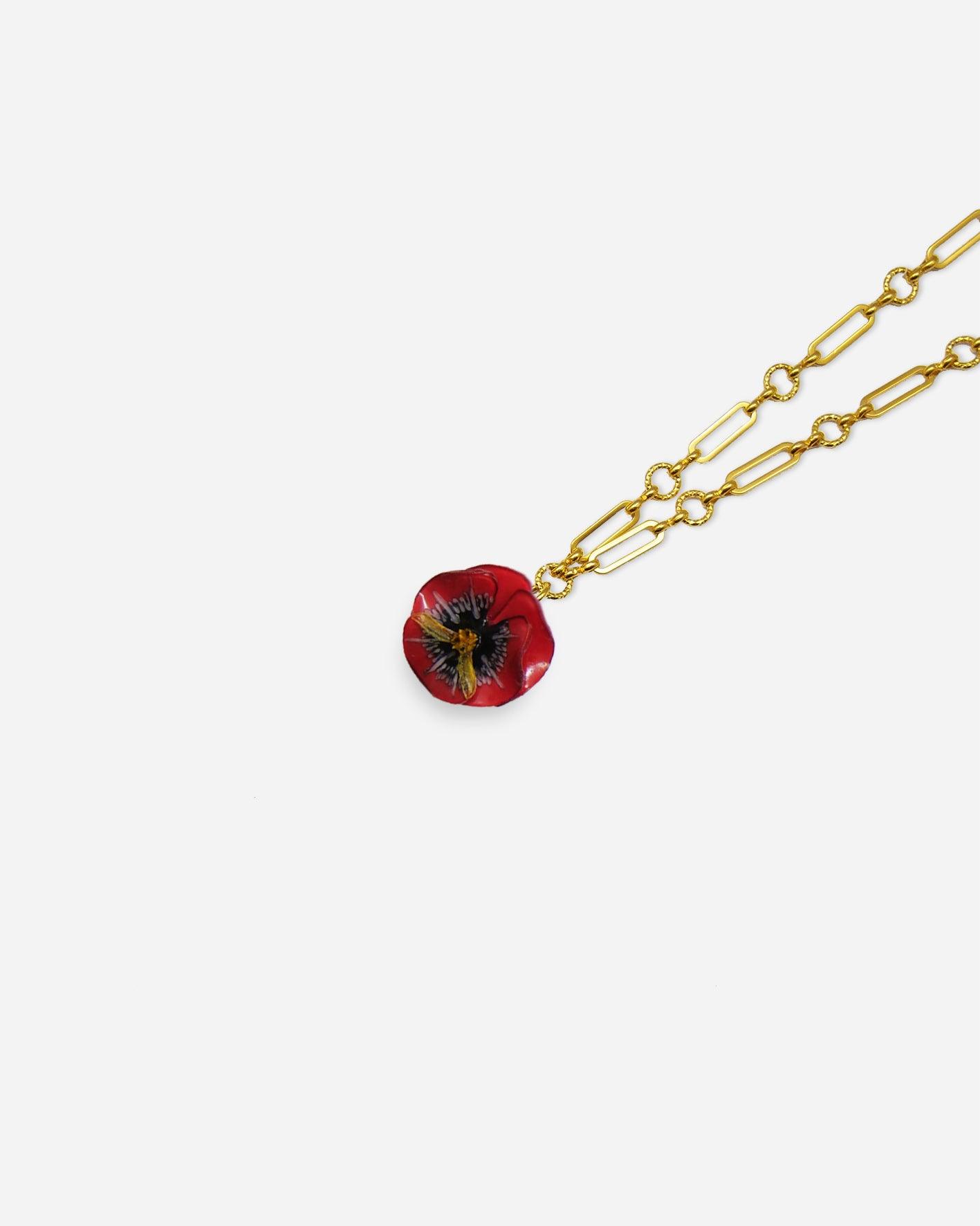 Pendentif femme original rouge avec une chaine