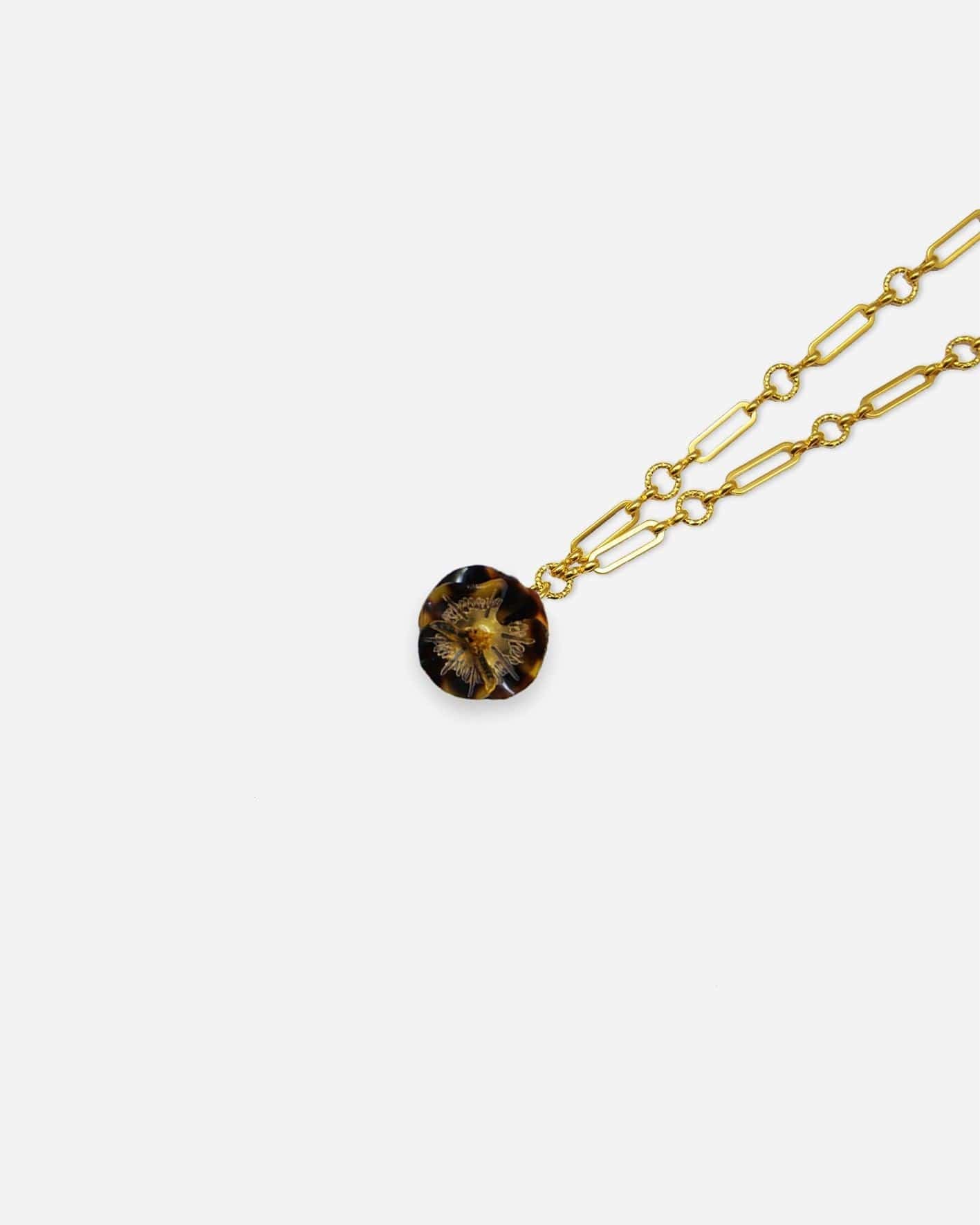 Pendentif femme original léopard avec une chaine