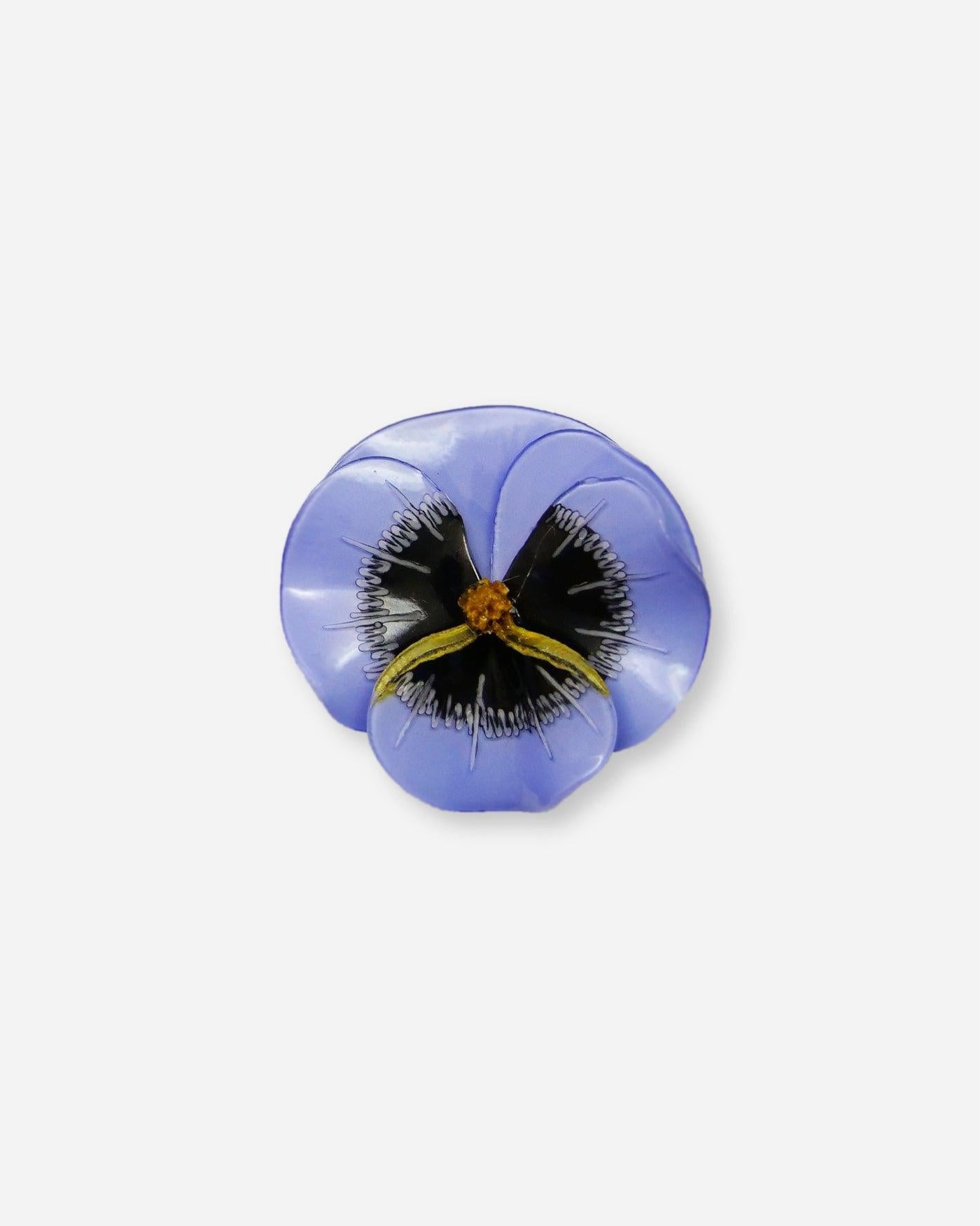 broche créateur fleurie de couleur bleuet