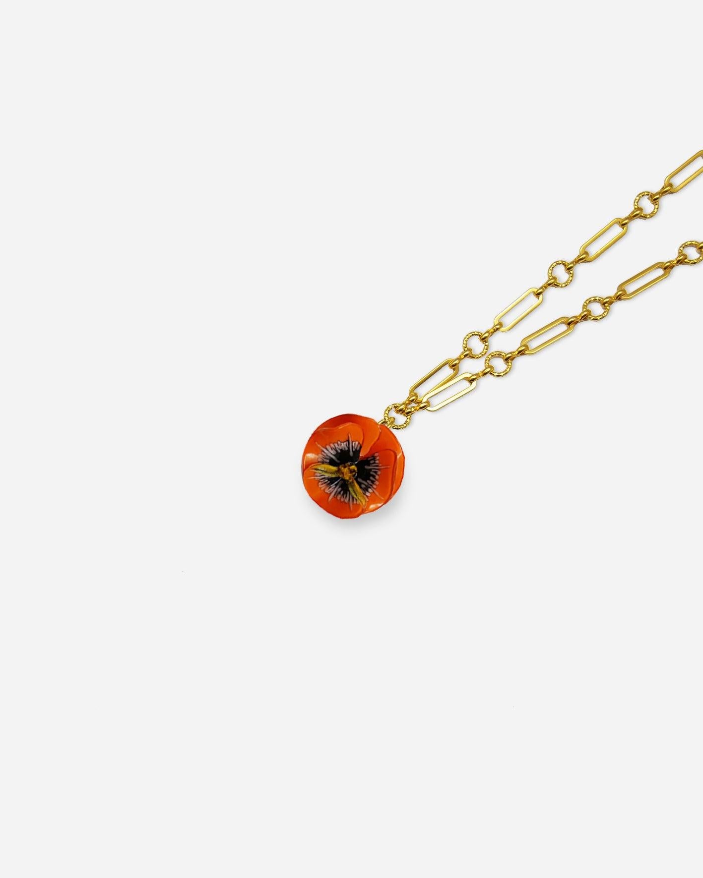 Pendentif femme original orange avec une chaine