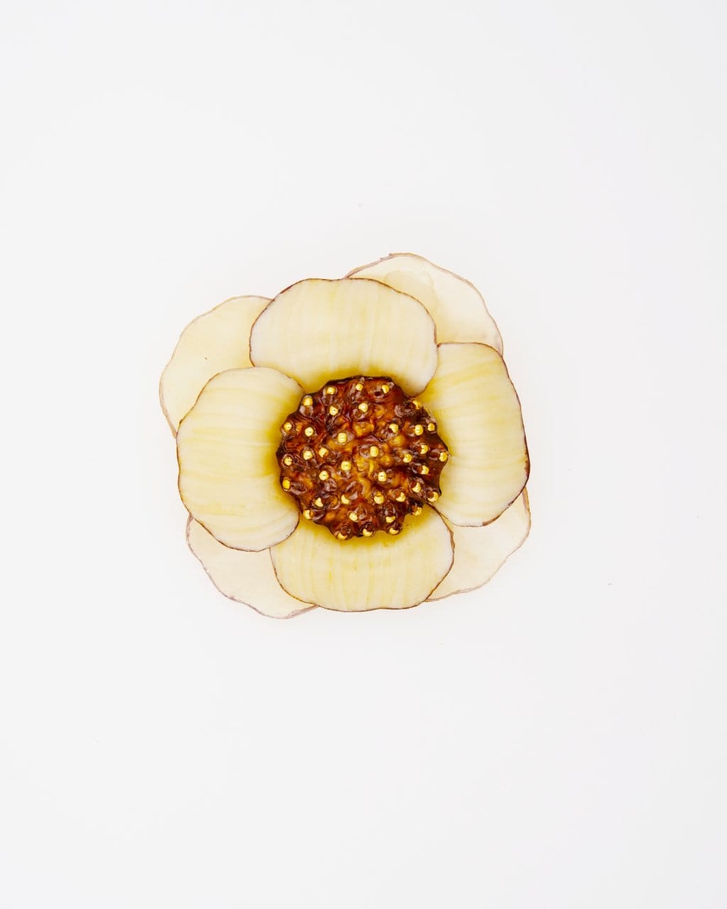 L'un de nos bijoux fait main uniques, la pièce n°23 est réalisée par nos artisans Ciléa Paris en France.