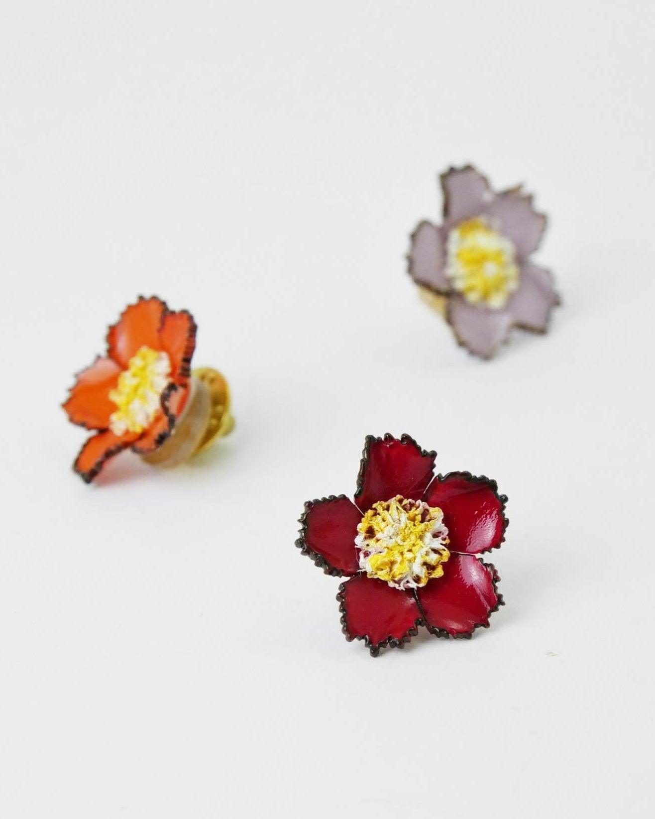 all-groups 3 petits pin's japonais multicolores