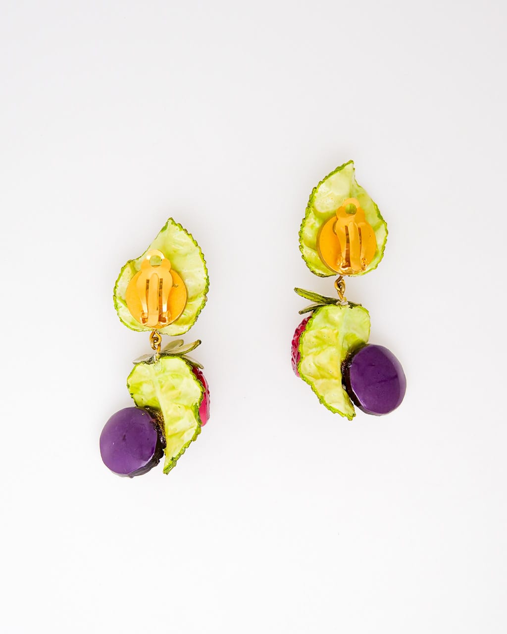 all-groups pièce unique n°17, boucle d'oreille clip femme vue de dos