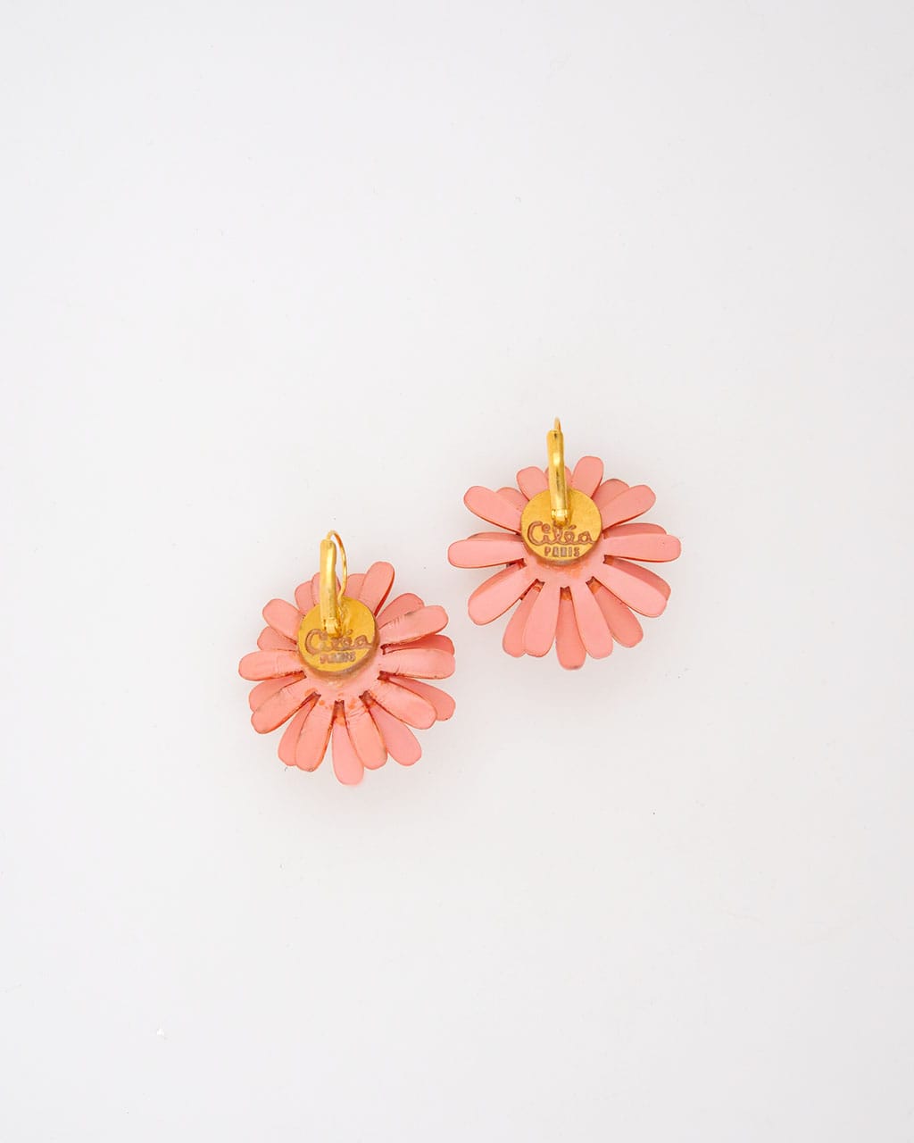 pièce unique n°46 pour femme, boucle d oreille fleur resine corail