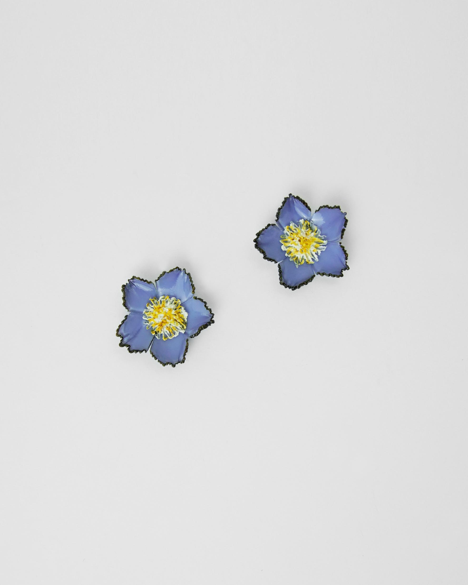 Boucles d'oreilles en résine fleuries couleur bleuet