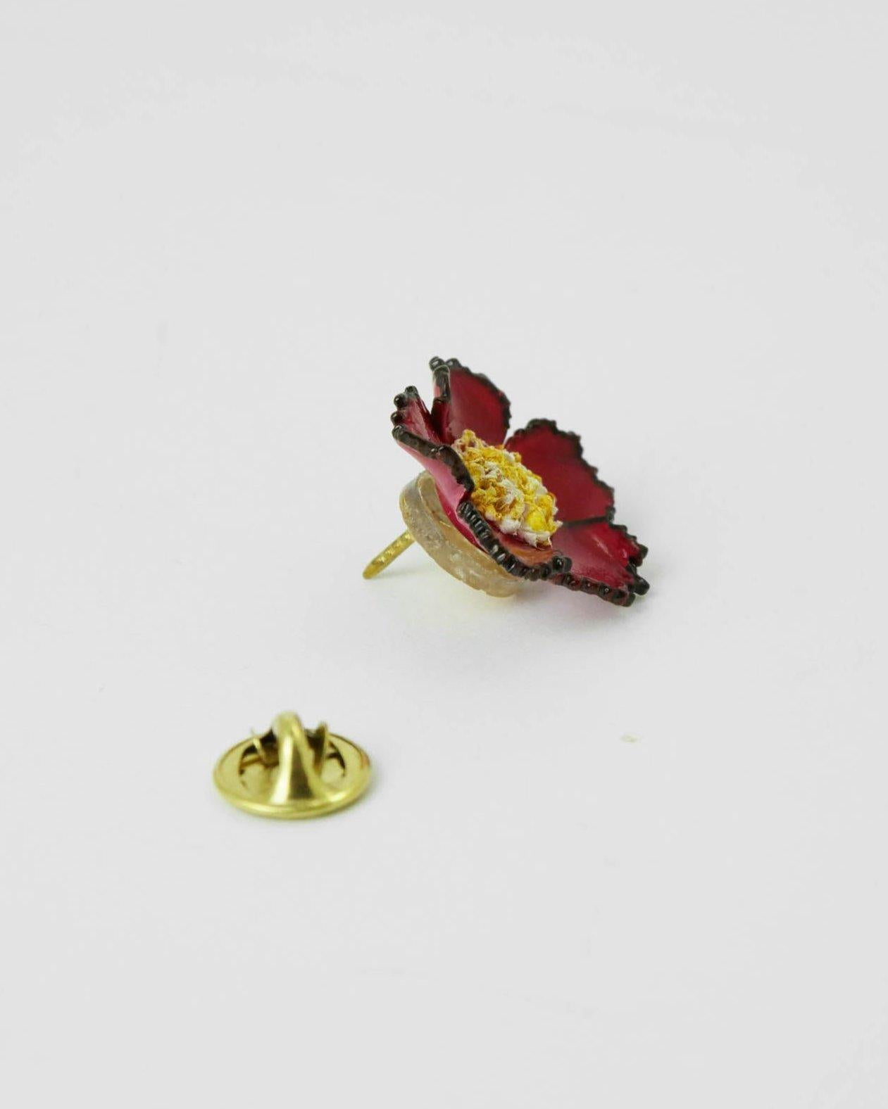 all-groups mini pin's japonais rouge de profil