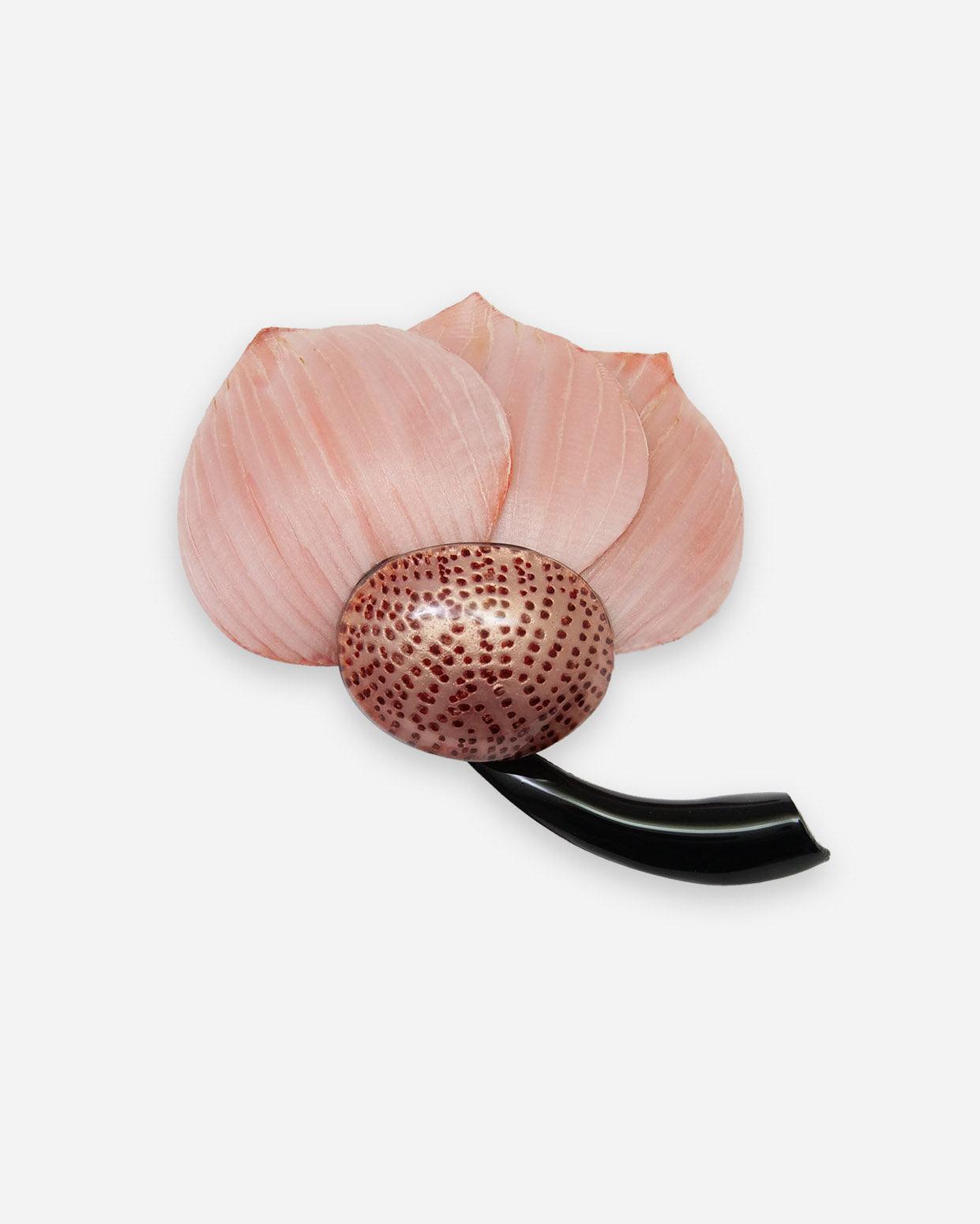 broche femme original rose gold avec 3 petales rose pale