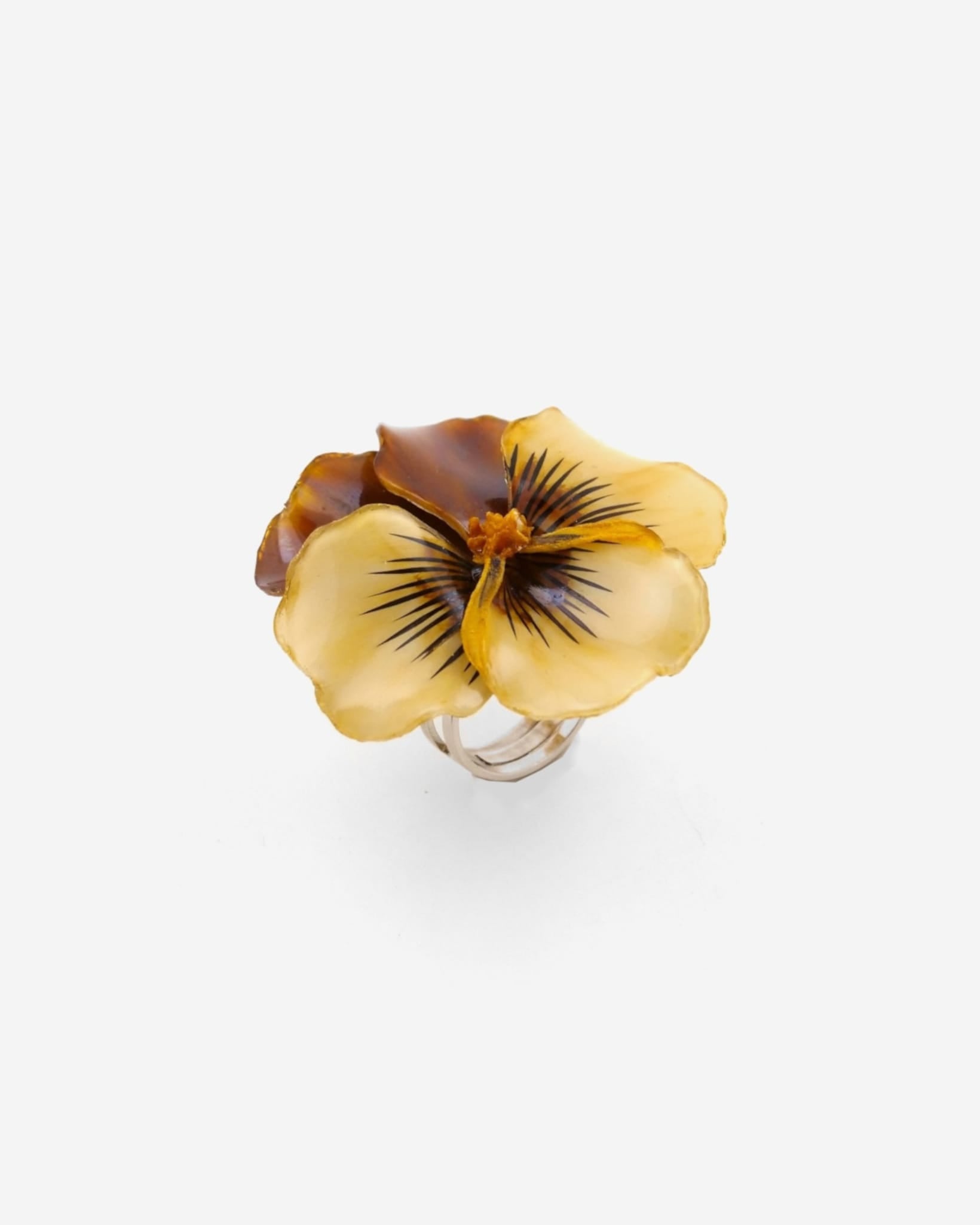 ce bijou femme fantaisie est une bague raffinée et chic pour toutes occasions confondues