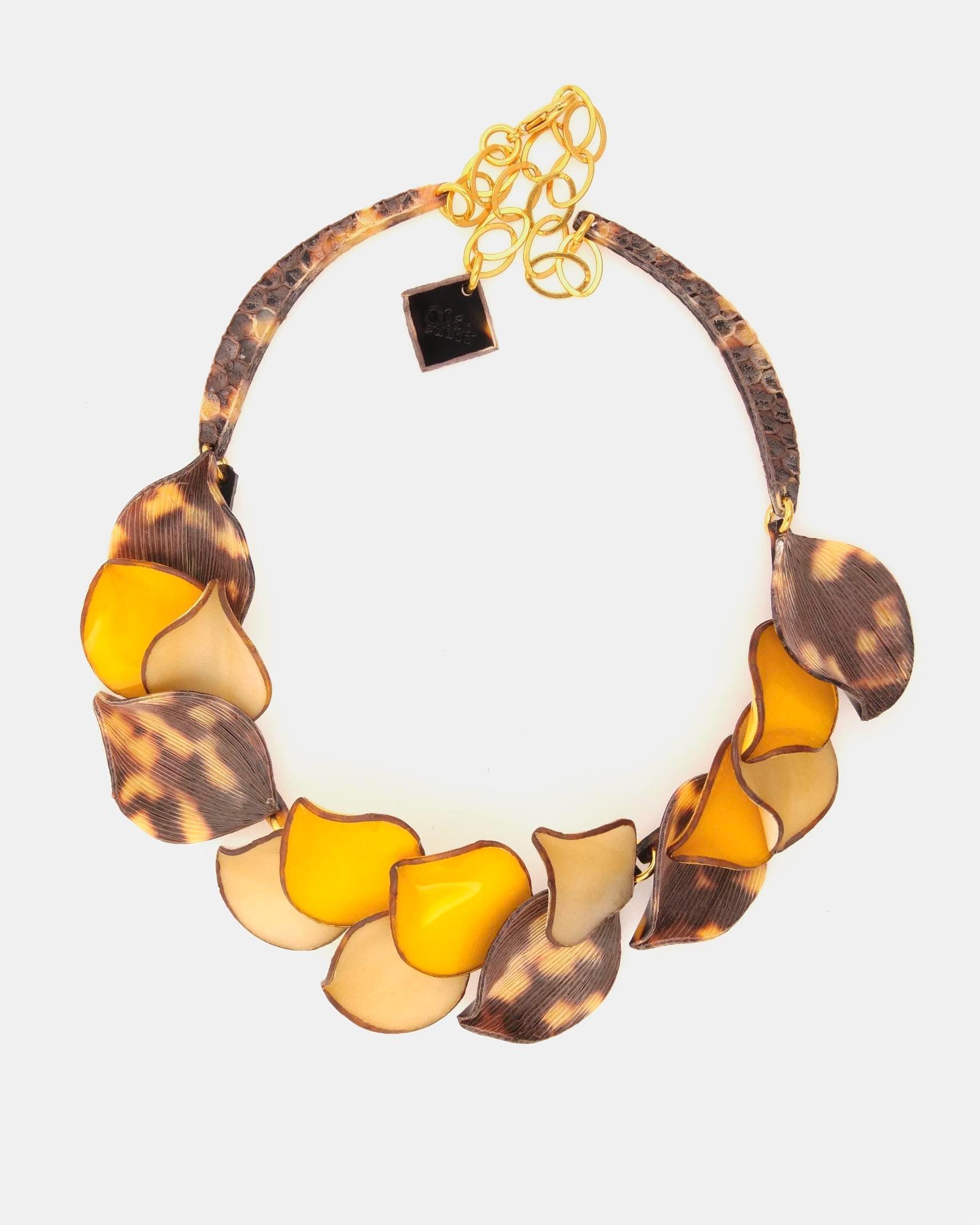 Collier fantaisie pour femme pour femme de couleur jaune et léopard
