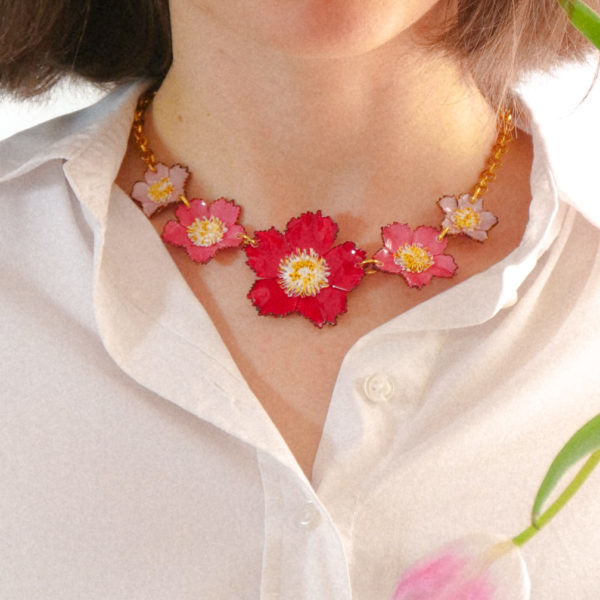collier de fleurs rose