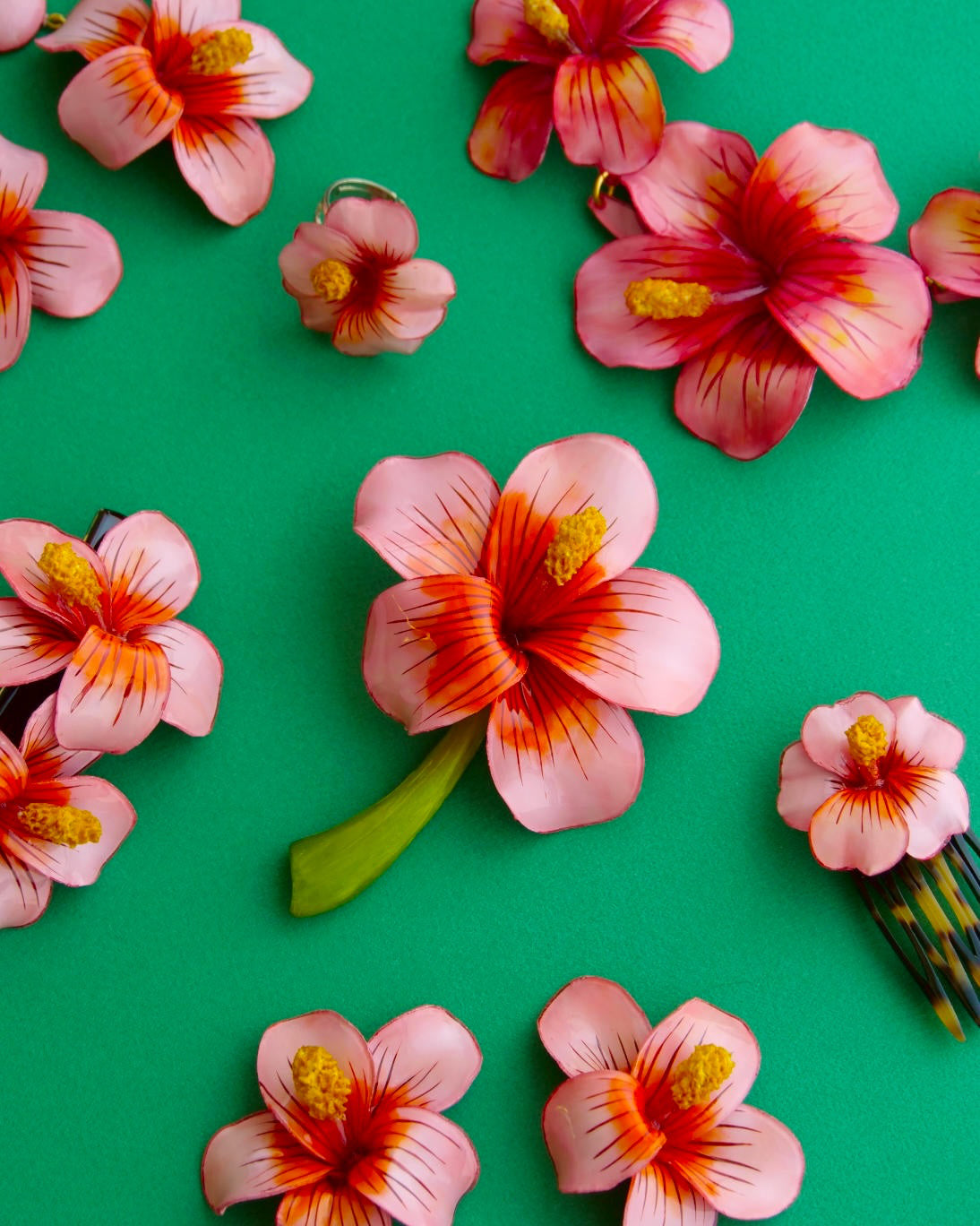 Alani, le bijou hibiscus fait main qui ne ressemble à rien d'autre