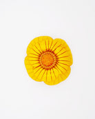 jolie broche fleur jaune appartenant à notre bijouterie fantaisies Ciléa Paris