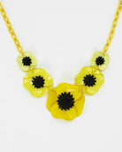 Collier artisanal femme jaune avec fleurs Anémone et une chaine dorée