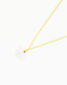 all-groups ce joli pendentif blanc ebisu est un bijou fantaisie de qualité