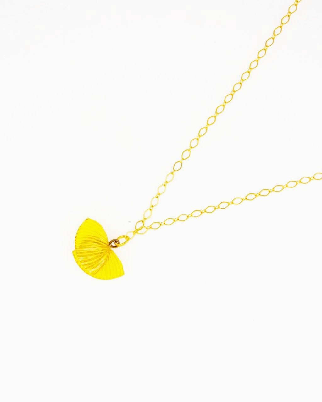 all-groups pendentif jaune ebisu, un bijou raffiné de qualité