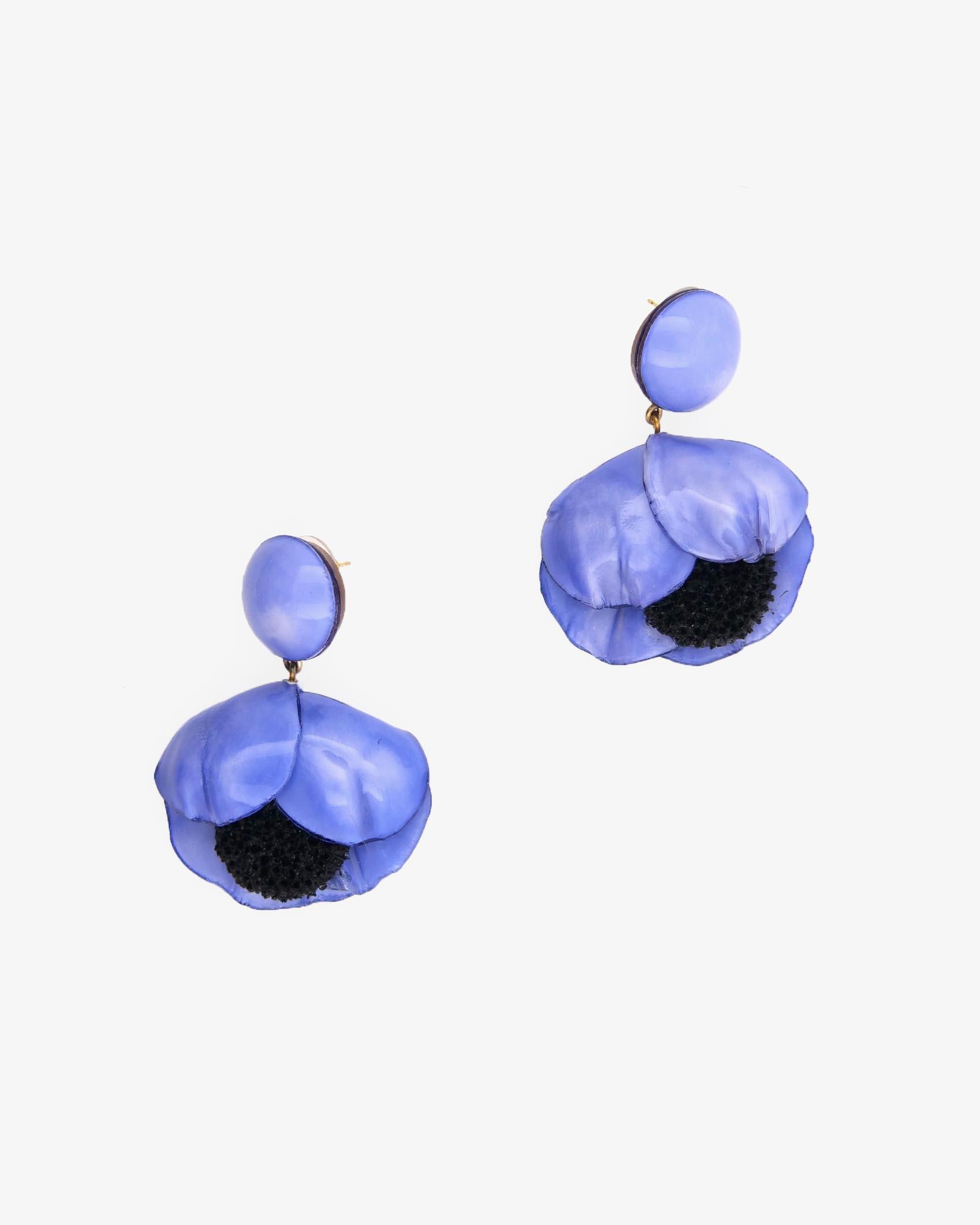 Boucles d'oreilles originales fleuries de couleur bleuet