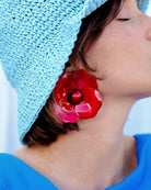 all-groups la boucle d'oreilles chic retro la baule est d'un rouge eclatant et illumine vos tenues
