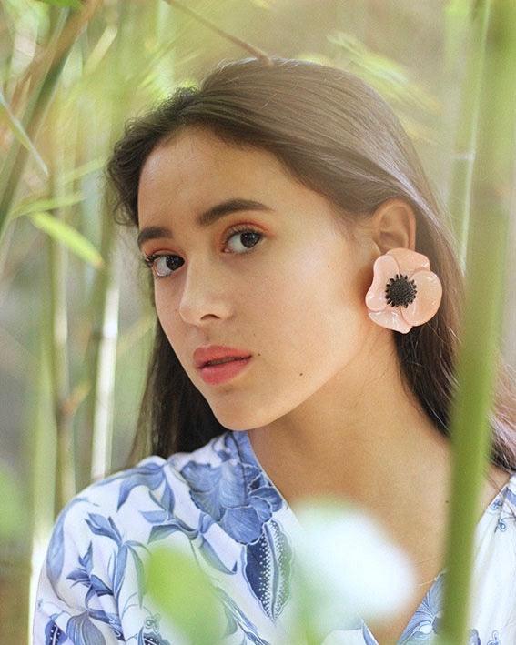 Grandes boucles d'oreilles fleurs rose pale