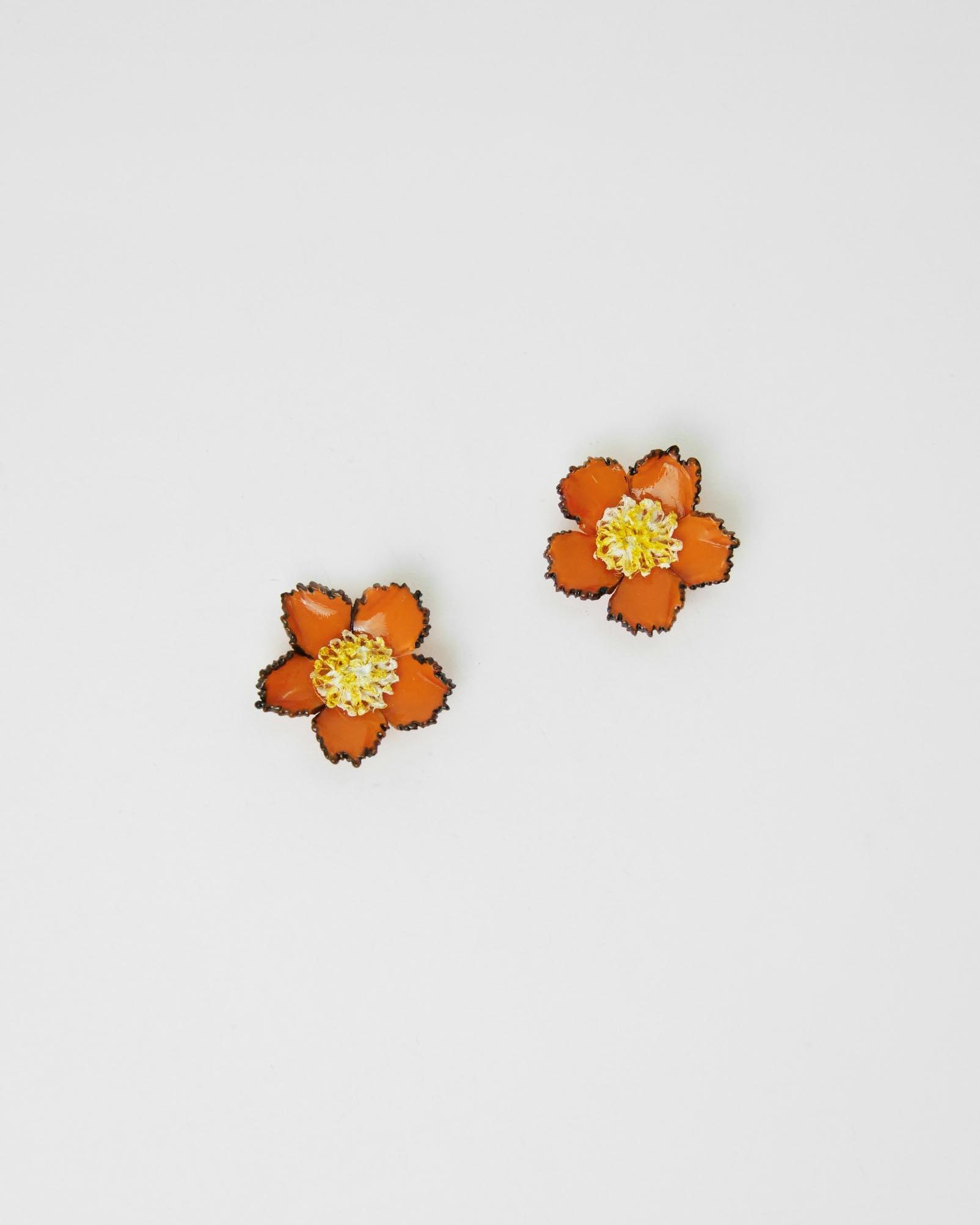 Minis boucles d'oreilles résine fleurs oranges