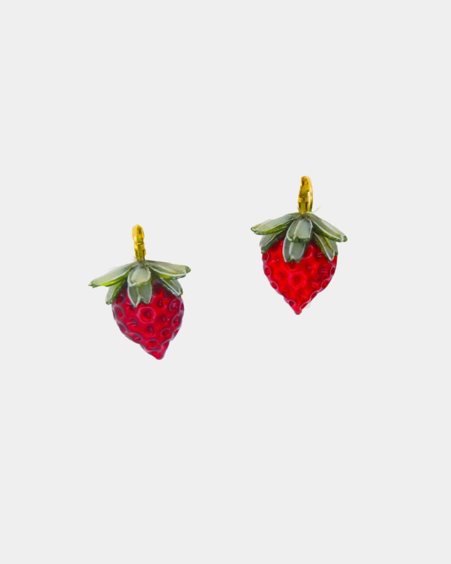boucles d'oreilles fraises rouges avec attaches dormeuses