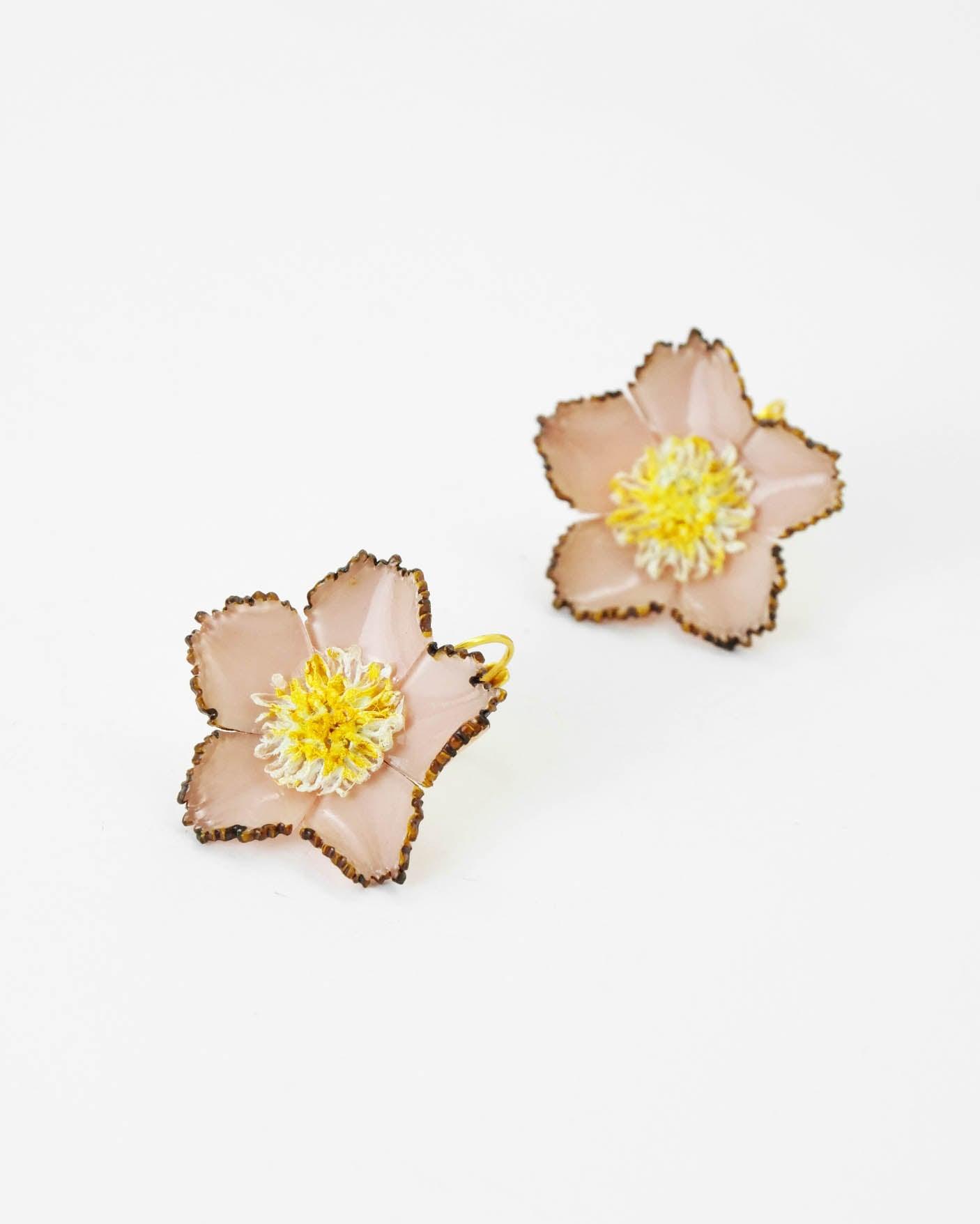 all-groups  Petites boucles d'oreilles fleurs en résine rose