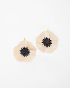 boucles d'oreilles fleurs originales colorées avec des nuances uniques fabriquées au coeur de l'atelier Ciléa Paris