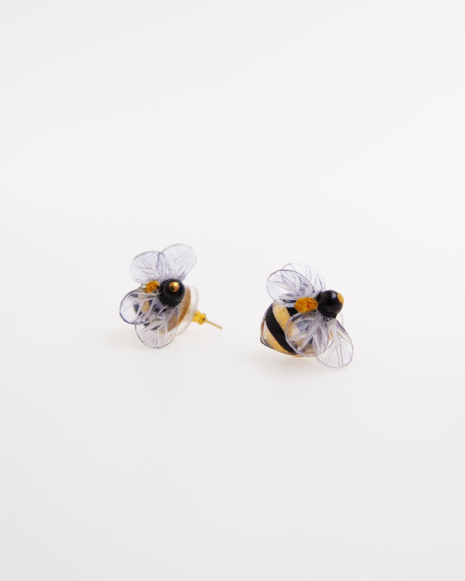 Petites boucles d'oreilles fantaisie bourdon au corps doré