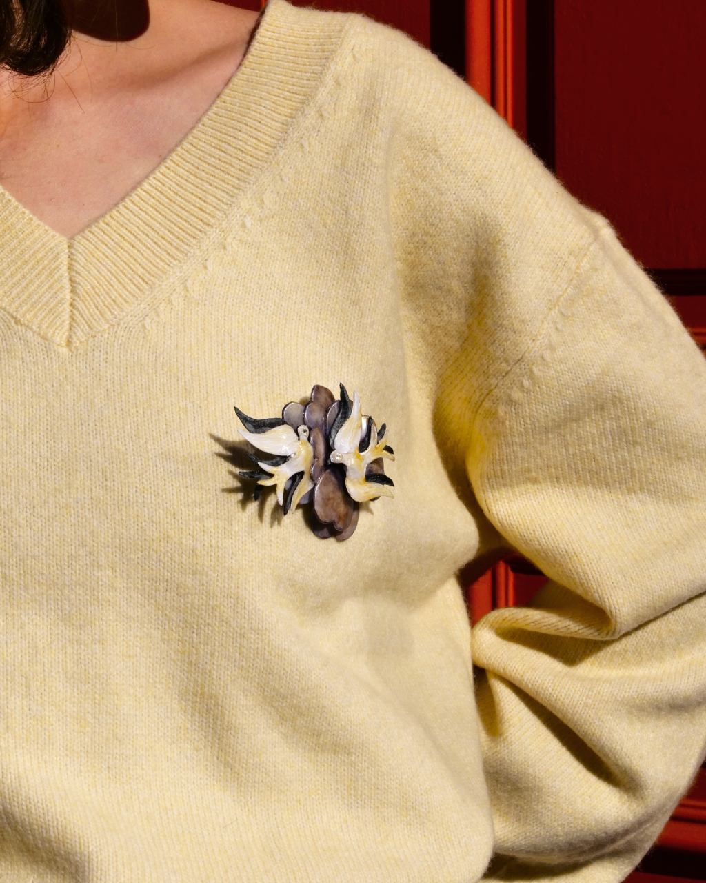 all-groups broche Cabourg s'inspirant d'un oiseau dans les nuages