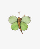 Cette broche papillon Zora verte mat est composée de détails uniques réalisés par nos artisans bijoutiers Ciléa Paris.