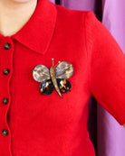 all-groups la broche Zora fait partie de nos bijoux papillon artisanaux, ici son motif est le léopard