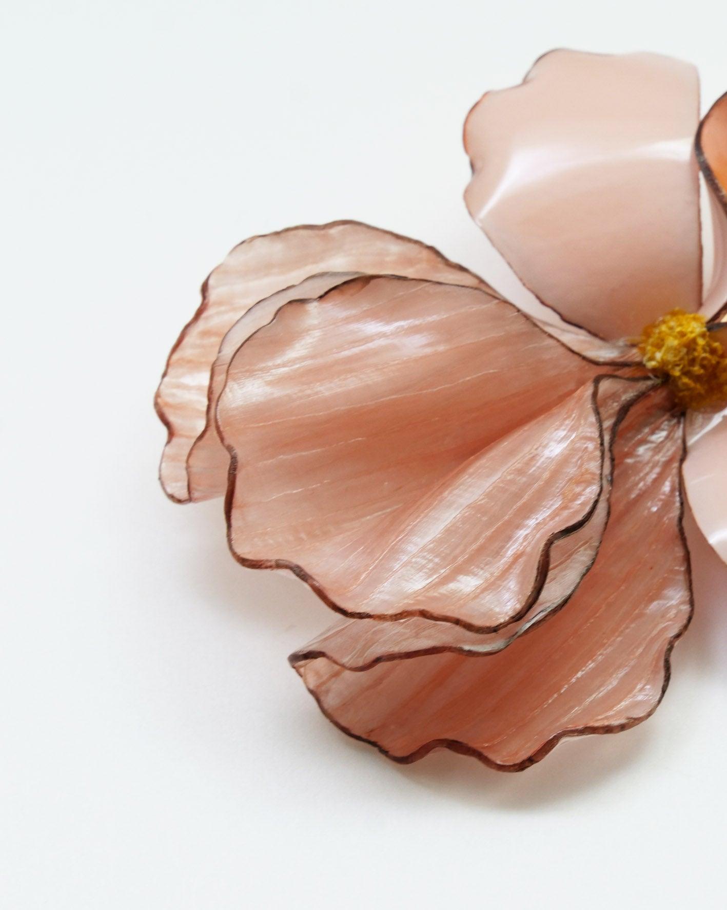 broches fantaisies originales fleuries de couleur rose corail