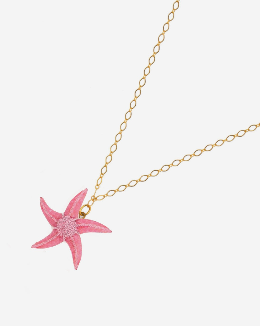 collier artisanal ariel rose avec sa chaîne dorée
