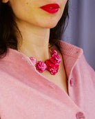 all-groups collier fantaisie original femme pour un total look rose