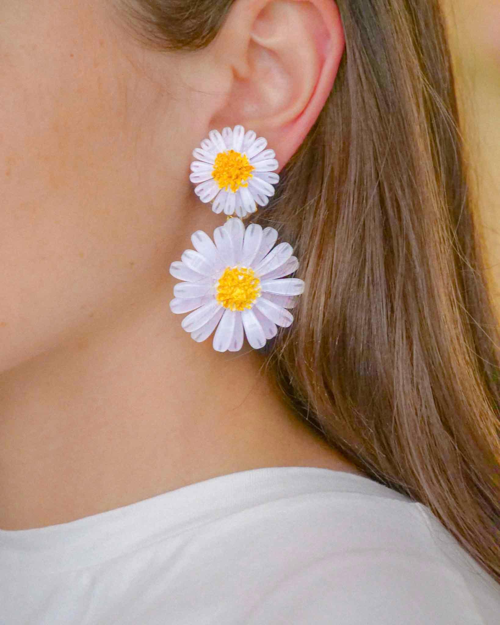 Grandes boucles d'oreilles femme pendantes marguerites