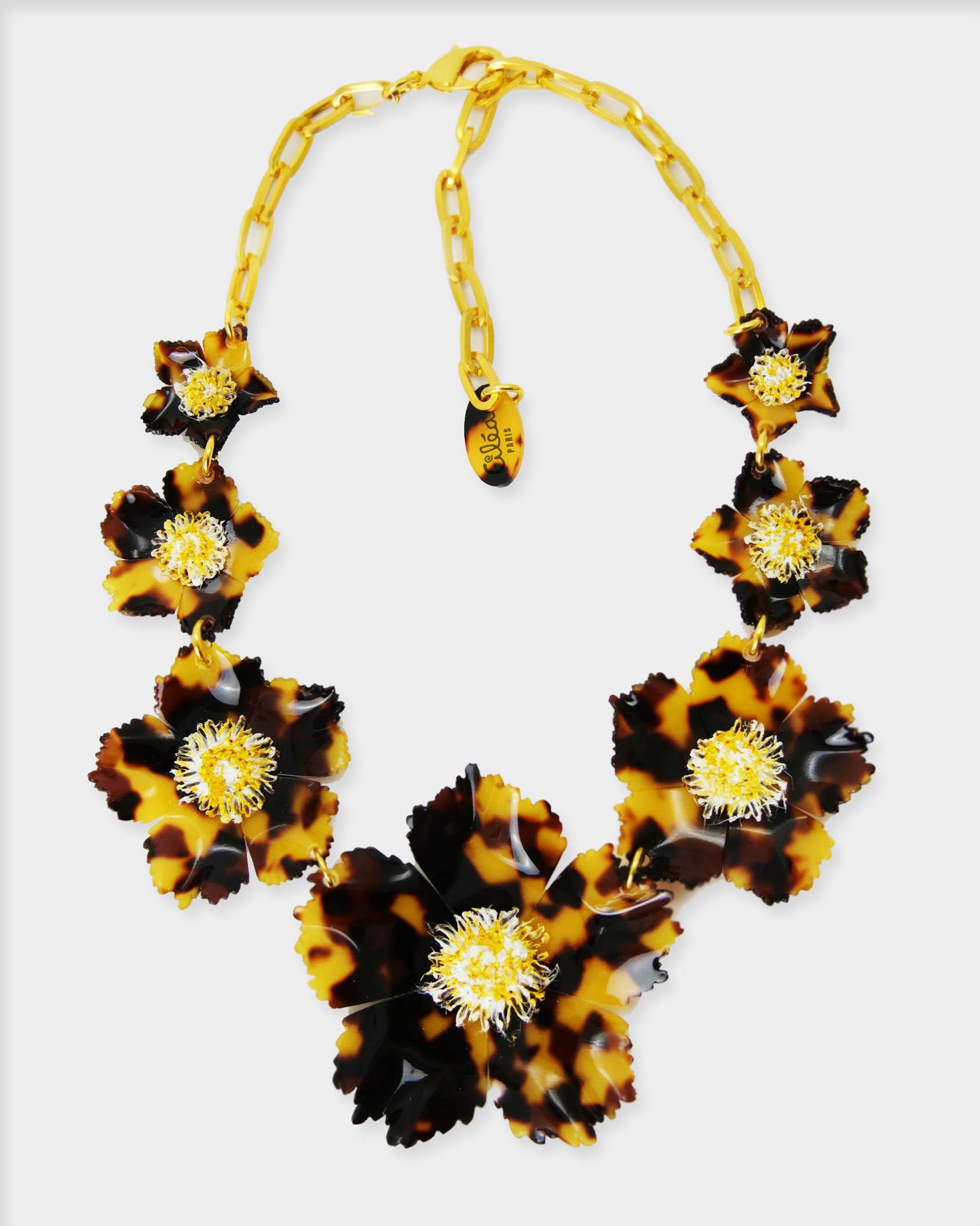 Grand collier fantaisie femme fleuri aux motifs léopard