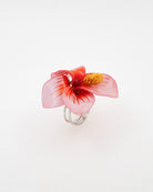 Ciléa Paris présente la grosse bague fantaisie fleur Alani et son hibiscus lumineux