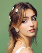 all-groups bijou de cheveux original pour femme fait à la main Daisy représentant une marguerite, fleur emblématique Ciléa