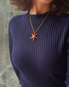 all-groups pendentif étoile sur pull bleu marine