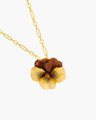 offrir ce pendentif Pensée viola, c'est offrir un bijou à une femme chic qui compte