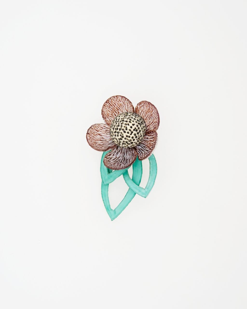 bijou fantaisie original, la pièce unique n°41 est une broche fleurie grise et bleue